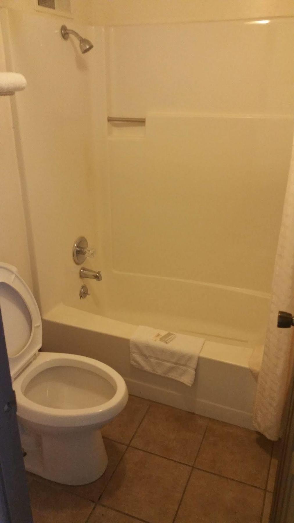 Bedford Inn Елк Сити Екстериор снимка